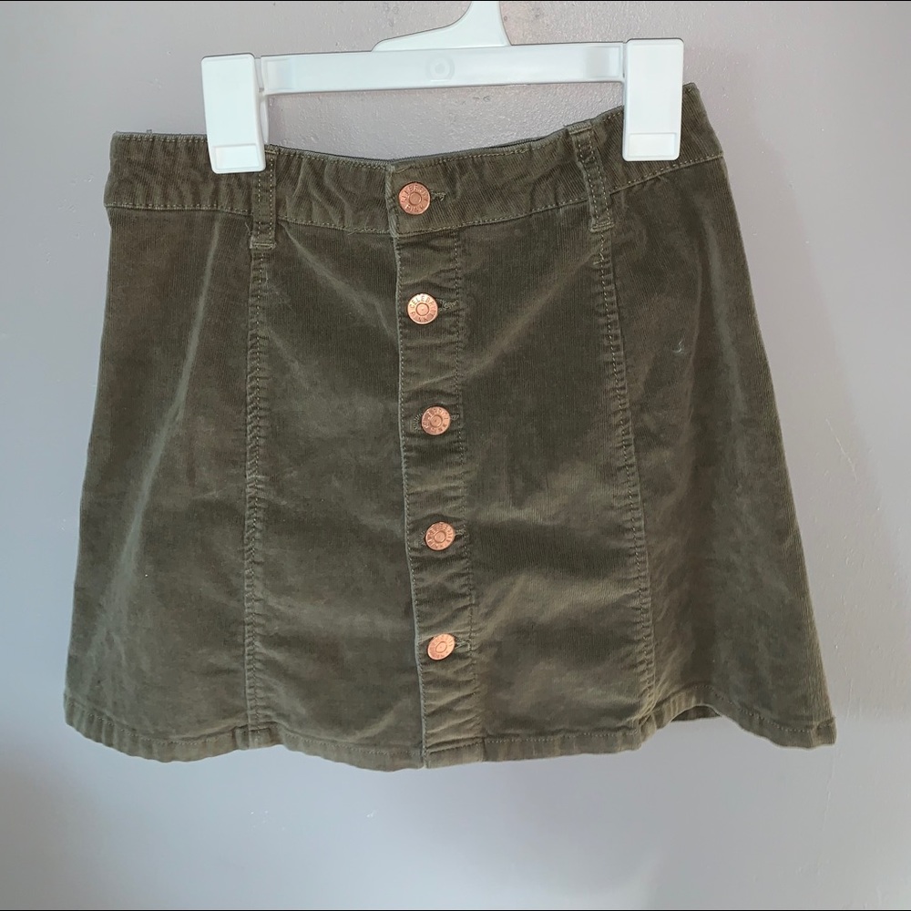 Army green button suede skirt